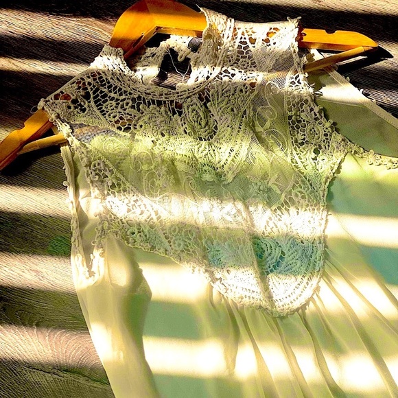 Anthro Blouse w Delicate Detailing - Picture 2 of 8